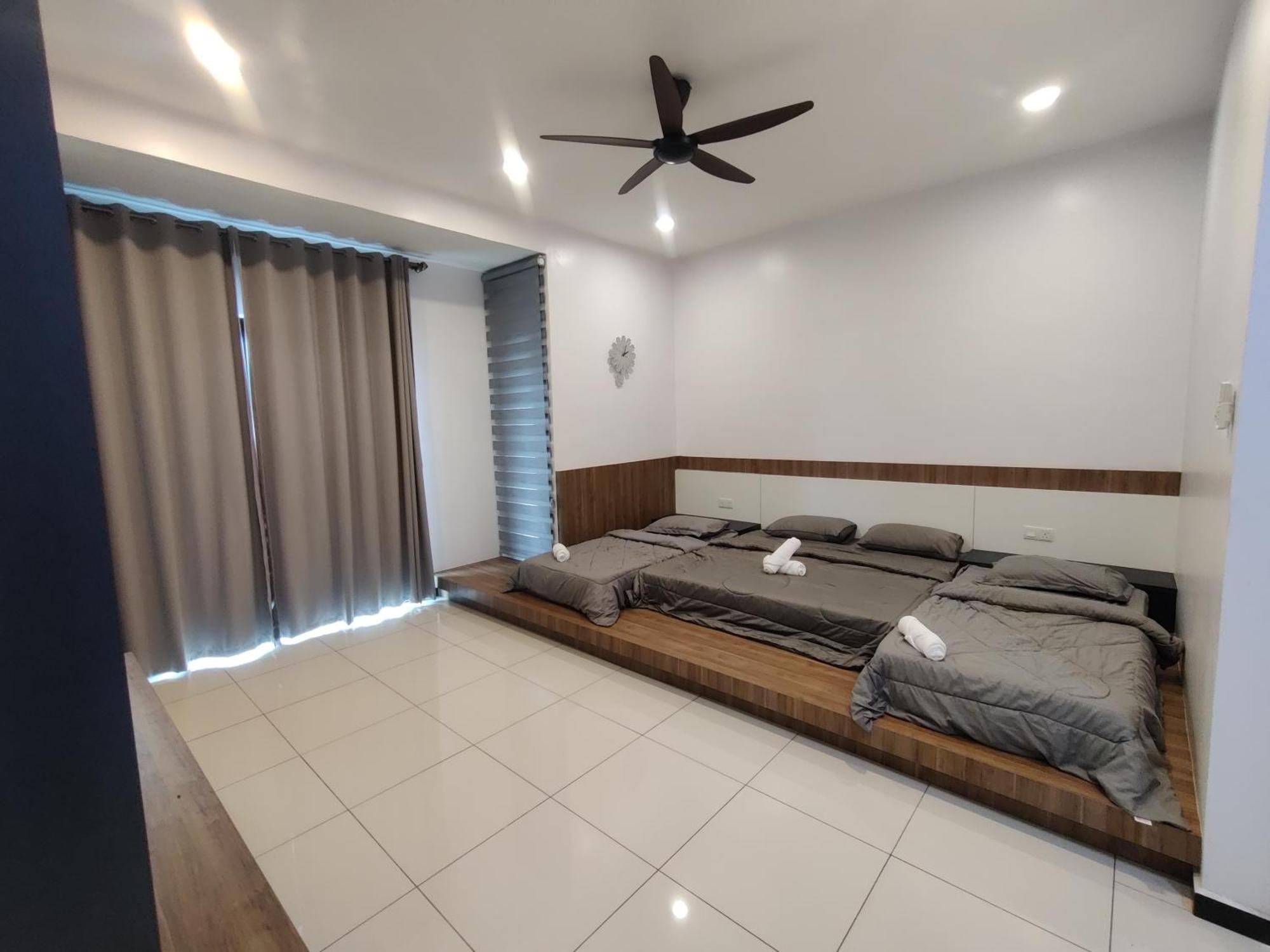 16 Paxs By Aloha Holiday home Hutan Melintang
